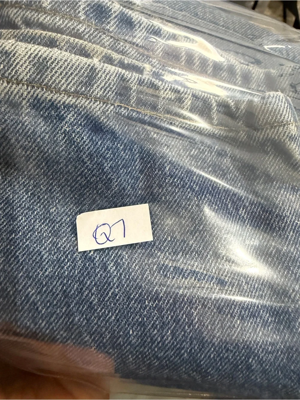 Vintage Carhartt Mens Distressed Blue Denim Jeans Tapered Leg Medium Wash 32x32